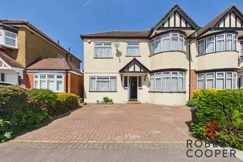 4 bed property, in Torrington Road, £700,000