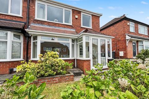 3 bed property, in Heathfield Road, £295,000