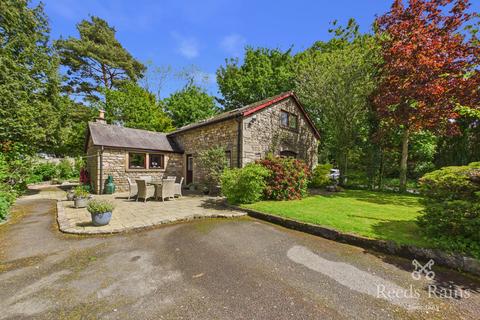4 bed property, in Trough Road, £625,000
