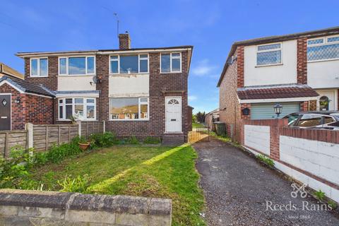 4 bed property, in Windermere Road, £120,000