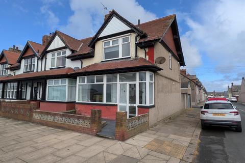 3 bed property, in Douglas Street, £155,000