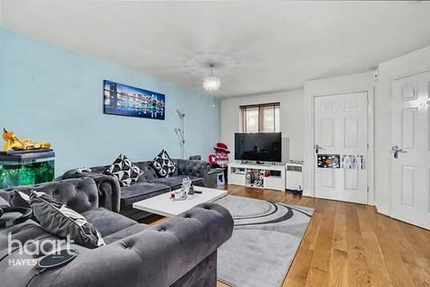 3 bed property, in Nine Acres Close, £475,000