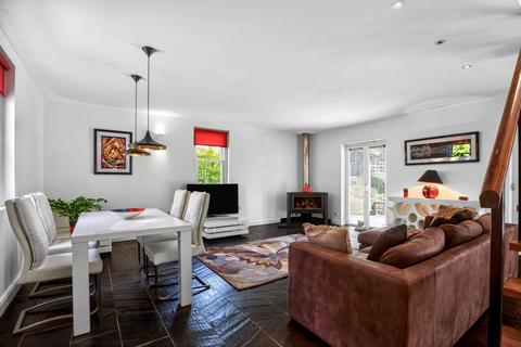 3 bed property, in Cynghordy Road, £630,000