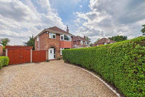 3 bed property, in Newark Road, £325,000