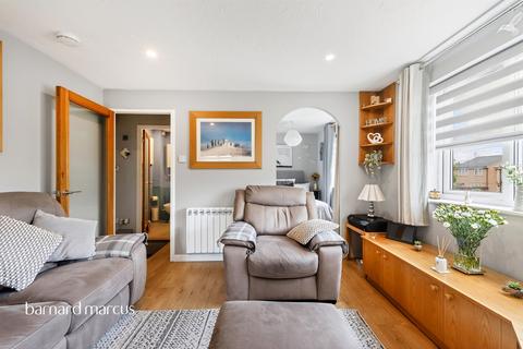 1 bed property, in Redford Close, £170,000
