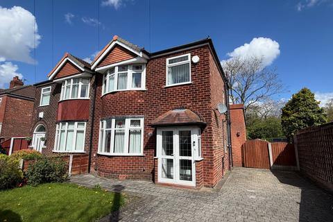 3 bed property, in Dalton Avenue, £325,000