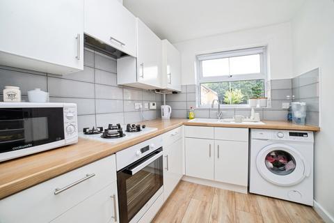 1 bed property, in Dunwoody Close, £120,000