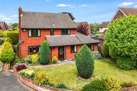 4 bed property, in Rossdene Gardens, £625,000