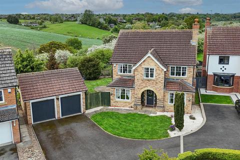 5 bed property, in Caldey Gardens, £475,000