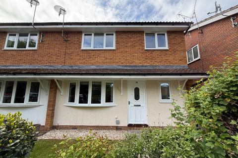 2 bed property, in Waterside, £260,000