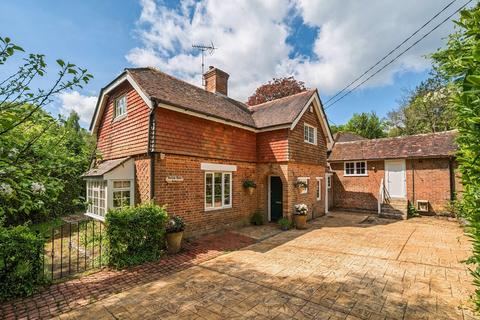 3 bed property, in Emery Down, £795,000