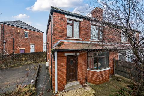 3 bed property, in Lawrence Gardens, £200,000