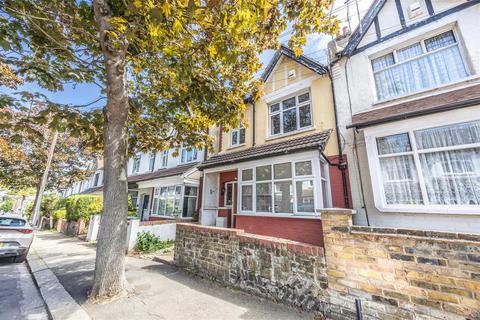 3 bed property, in Wenham Drive, £300,000