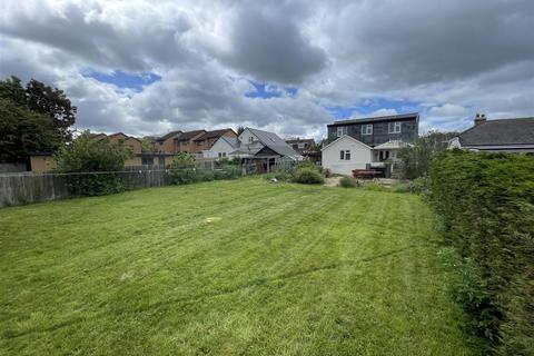 4 bed property, in Springbank, £600,000