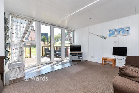 3 bed property, in Upper Street, £110,000