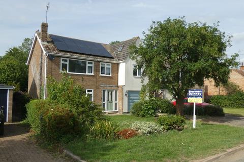 5 bed property, in High Street, £440,000