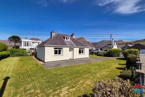 2 bed property, in Ffordd Cae Rhyg, £295,000