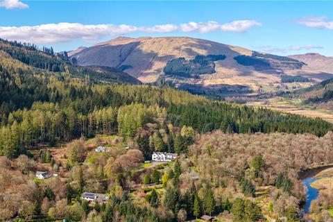 5 bed property, in Ardoch Lodge, £850,000