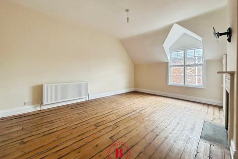 2 bed property, in High Street, £135,000