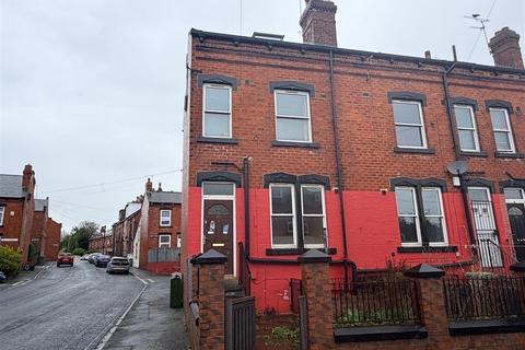 1 bed property, in Arley Place, £70,000