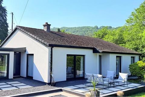 4 bed property, in Pentre Barog, £475,000