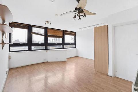 1 bed property, in Mayfield House, £180,000