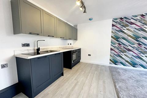 2 bed property, in Cromford Court, £110,000