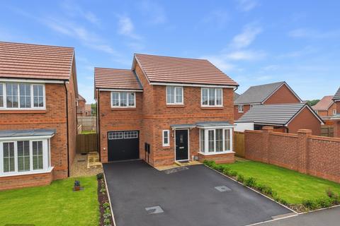 4 bed property, in Knights Close, £429,999