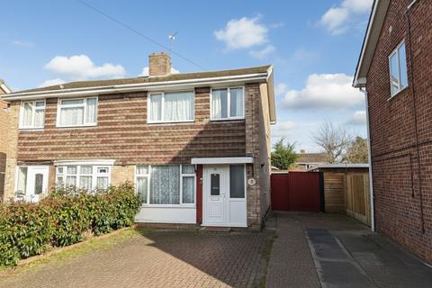3 bed property, in Hill View Close, £191,000