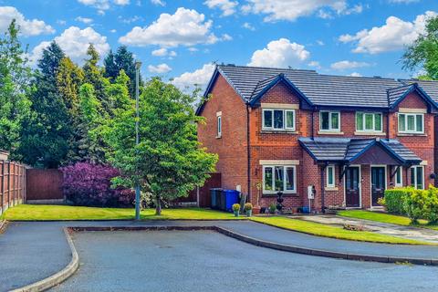 3 bed property, in Greengate Close, £245,000