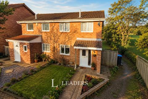 3 bed property, in Martin Close, £275,000