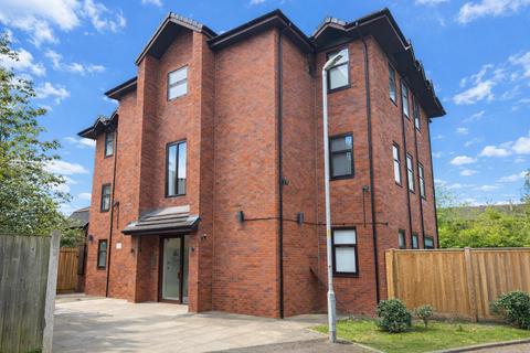 1 bed property, in Old Road, £140,000
