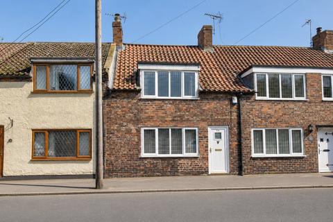 2 bed property, in Church View, £180,000
