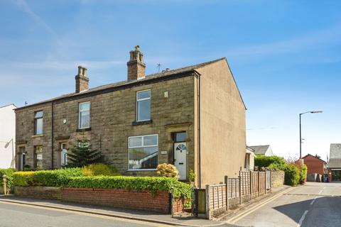 2 bed property, in Railway Road, £120,000