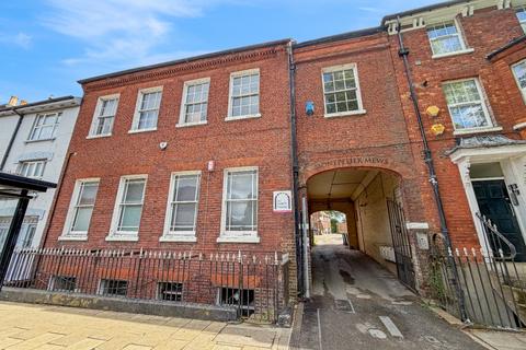 9 bed property, in 61/61A High Street South, £650,000