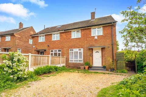 2 bed property, in Latchmere Avenue, £210,000