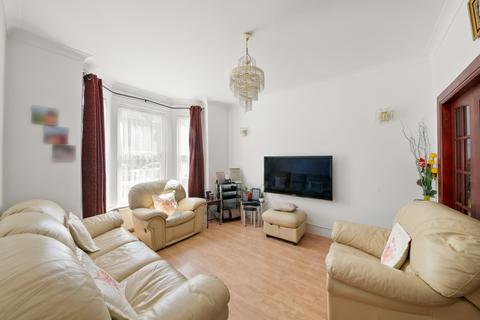 3 bed property, in Springfield Road, £580,000