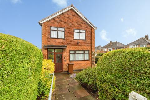 3 bed property, in Ryegate Crescent, £290,000