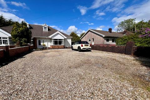 3 bed property, in Nantycaws, £235,000