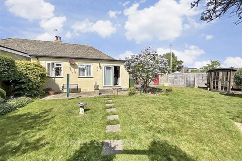 2 bed property, in The Crossways, £285,000