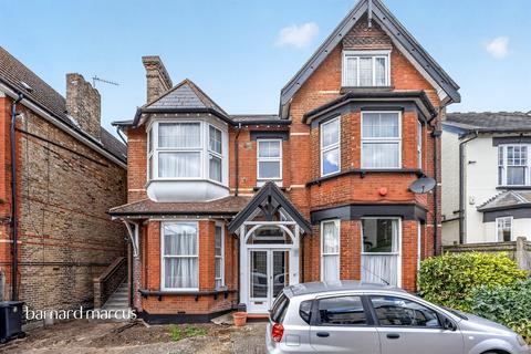 1 bed property, in Campden Road, £265,000