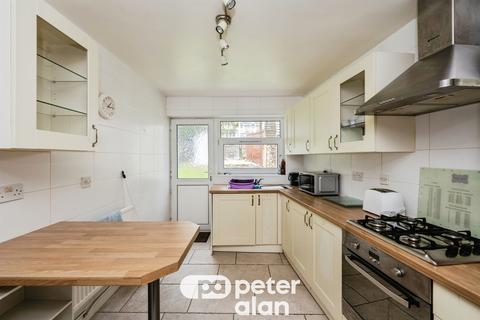 2 bed property, in Terrace Road, £135,000