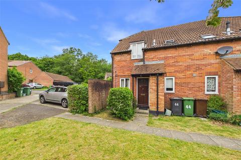 1 bed property, in Blackberry Walk, £185,000