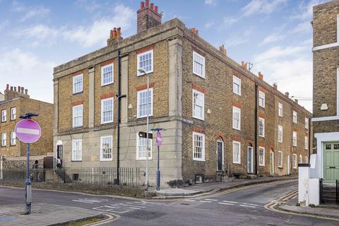 3 bed property, in East Terrace, £350,000