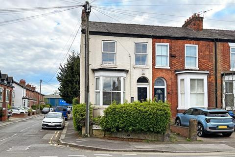 2 bed property, in Marsland Road, £425,000