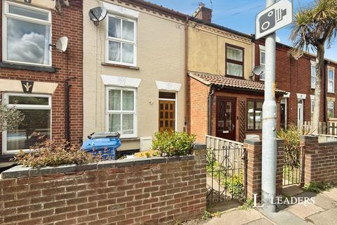 2 bed property, in Sprowston Road, £175,000