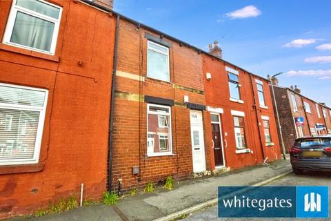 2 bed property, in Victoria Street, £69,000