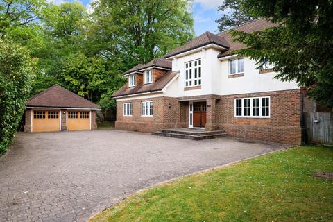5 bed property, in The Warren, £1,675,000