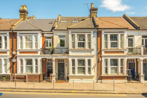 5 bed property, in Putney Bridge Road, £999,950