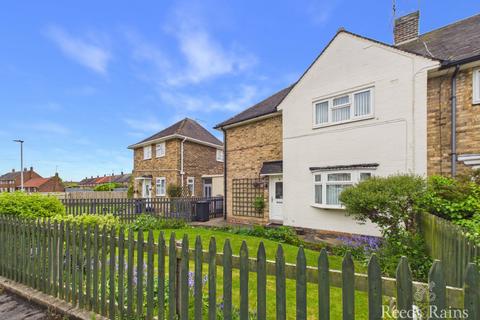3 bed property, in Leconfield Close, £110,000